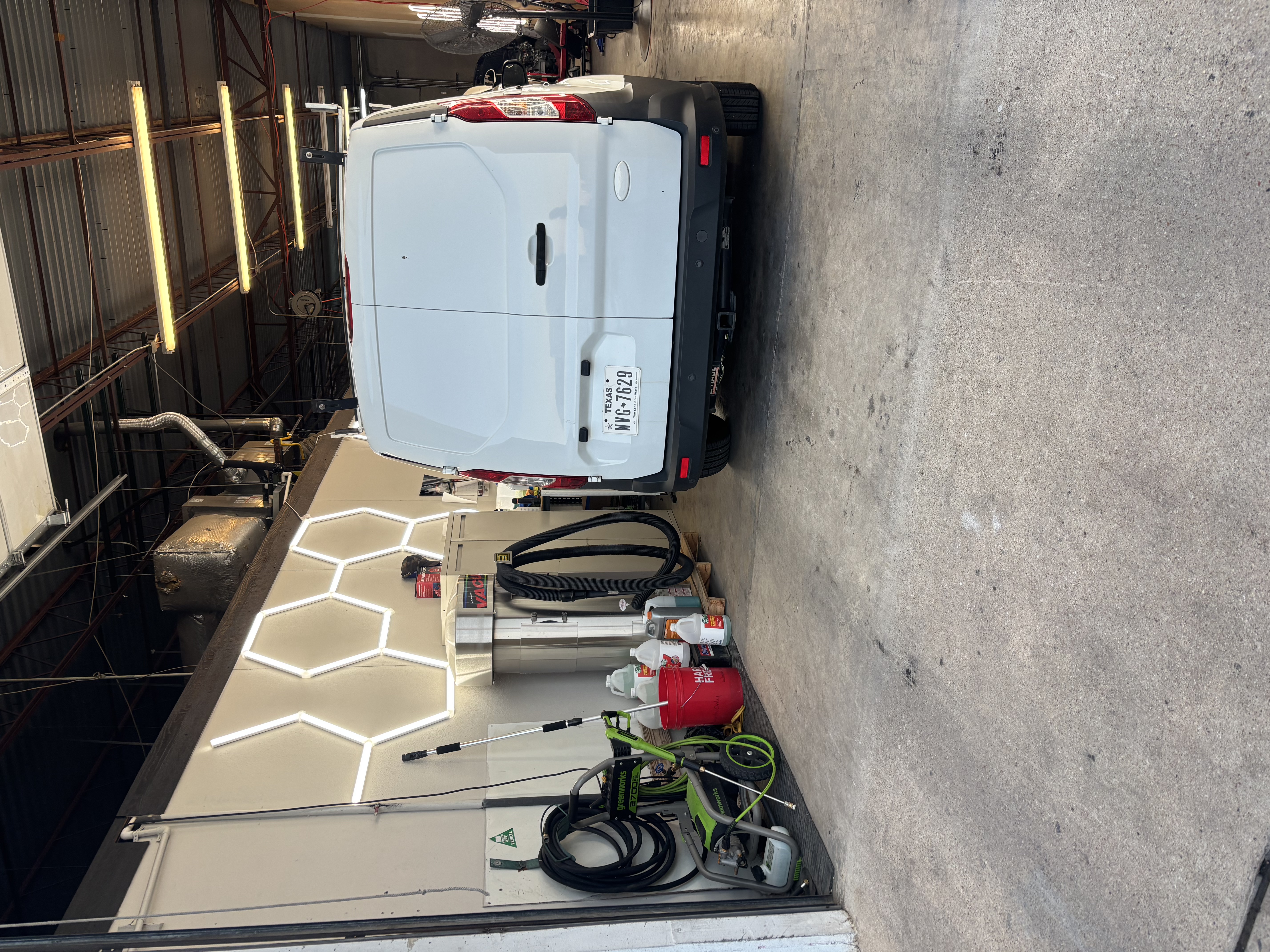 Detail & Inspection Bay